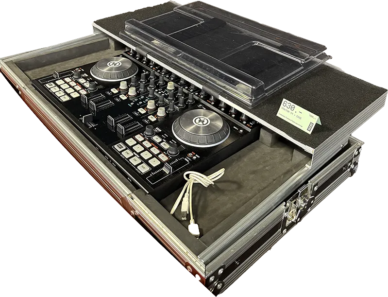 Traktor KONTROL S4 + flight case + decksaver